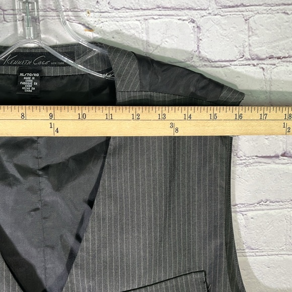 Kenneth Cole New York Men's Striped Dark Gray Vest. Size: XL - Picture 6 of 12